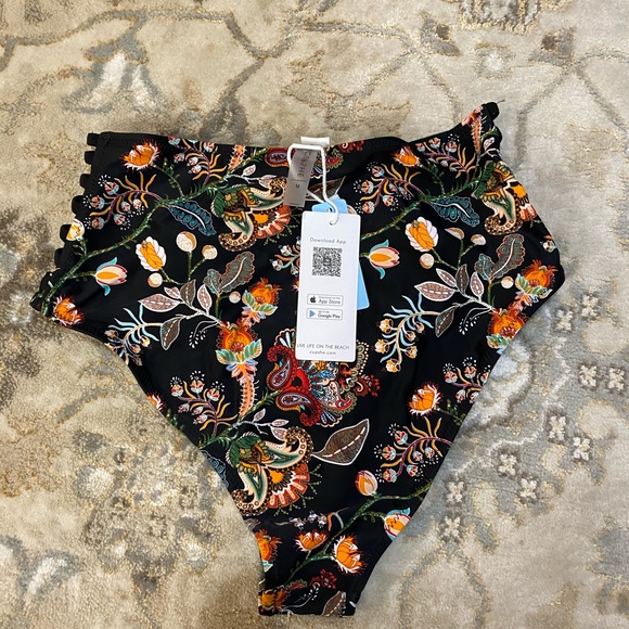 Cupshe Bikini - Picture 4 of 5